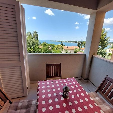 Apartments Henc Novigrad Istria Buitenkant foto
